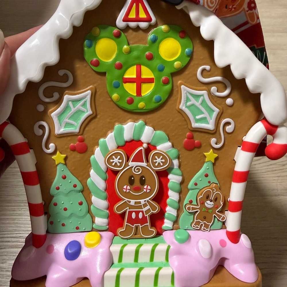 Disney Parks Mickey And Minnie Gingerbread House Popcorn Bucket 2024 W/ Figures - Picture 2 of 8